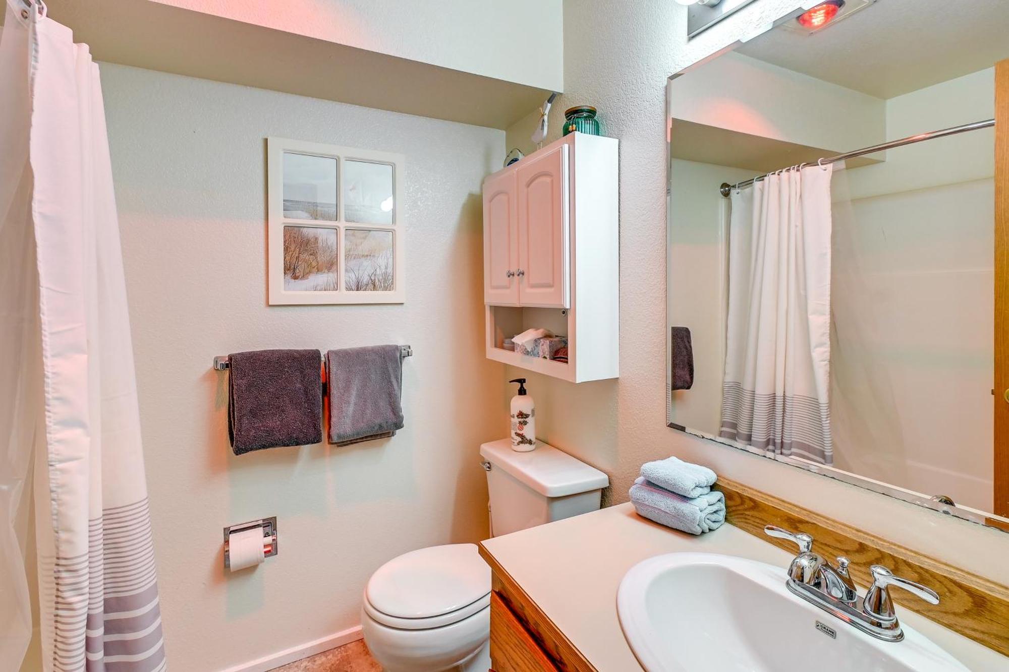 Ocean Shores Condo With Balcony Less Than 1 Mi To Beach! 외부 사진