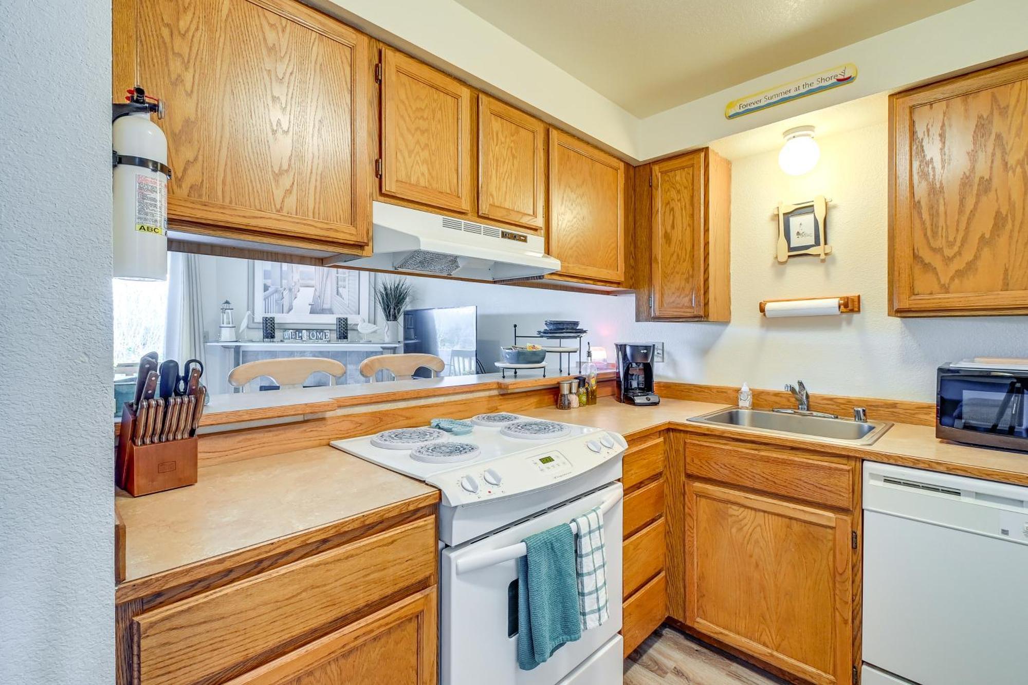 Ocean Shores Condo With Balcony Less Than 1 Mi To Beach! 외부 사진