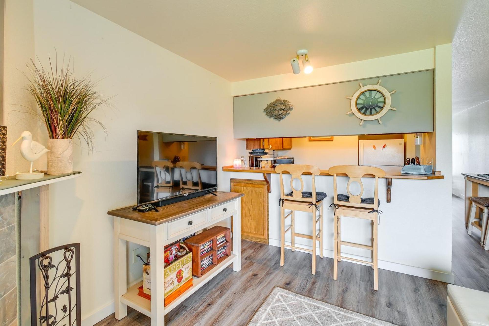 Ocean Shores Condo With Balcony Less Than 1 Mi To Beach! 외부 사진