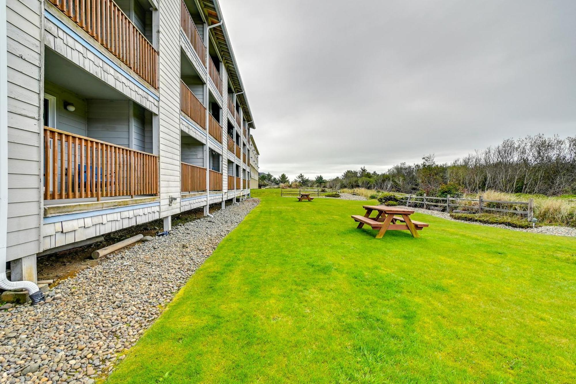 Ocean Shores Condo With Balcony Less Than 1 Mi To Beach! 외부 사진